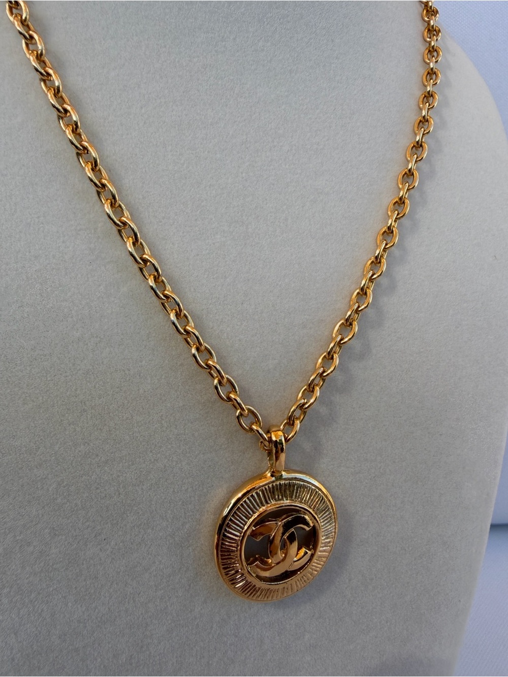 CHANEL CC SUNBURST Cut out Medallion Gold Plated Necklace Vintage Style Pendant - Picture 5 of 11